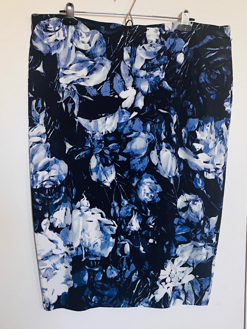 Vince Camuto Navy and White Floral Pencil Skirt Size XL